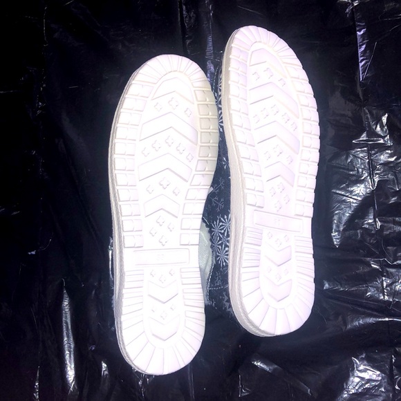 Black and white insulated sneakers - Picture 3 of 3